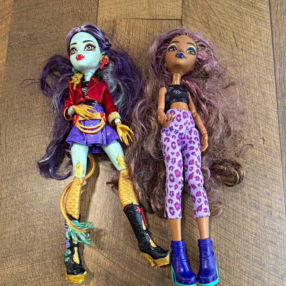 Monster High Jinafire Long Lot of 2 11in Articulated Dolls Purple Hair